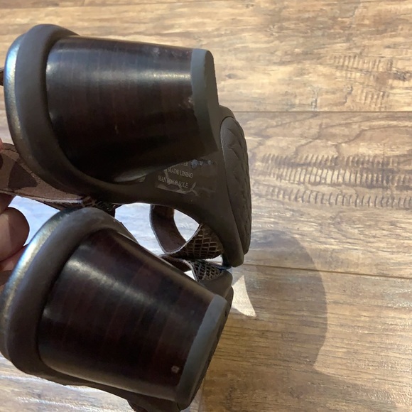 Aravon womens Medici Sandal Heeled Sandal - Picture 10 of 14